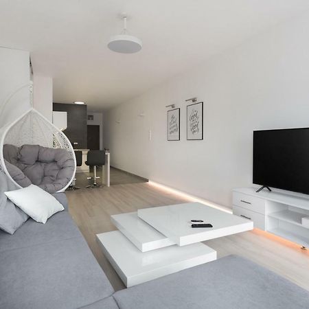 Lajsnij Sobie Apartment Poznań Exteriör bild